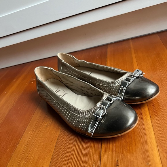 AGL Gold Perforated/Patent Cap Toe Ballet Flat - size 39.5 - Picture 7 of 7